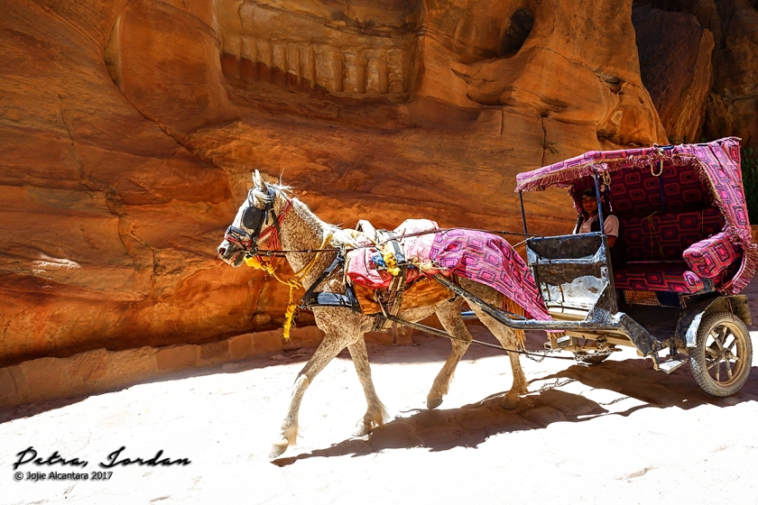 Horse carriage to the entrance of the Siq © Jojie Alcantara